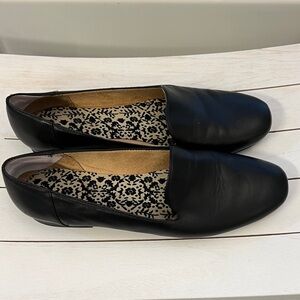 Naturalizer Black Leather Slip-On Loafers